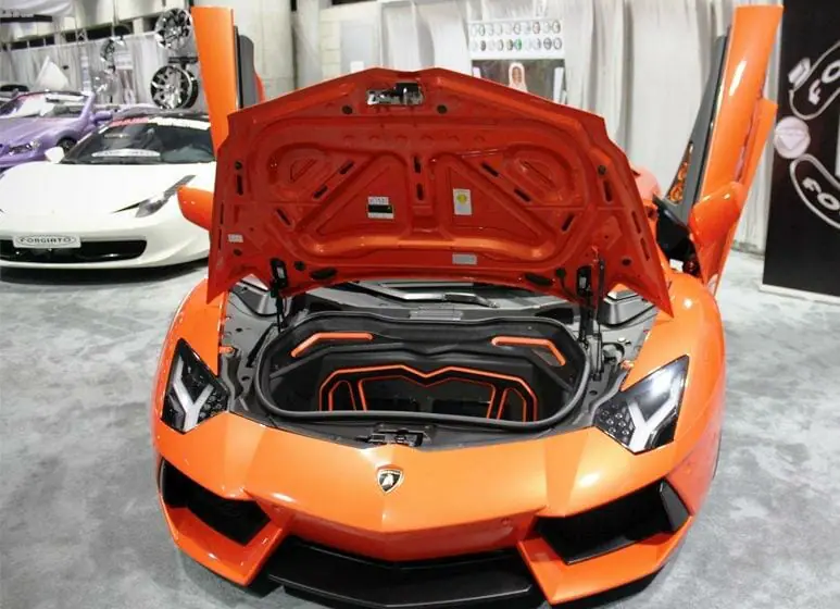 Keisčiausia dizaino klaida arba ką bendro turi Tesla Model 3 ir Lamborghini Aventador?
