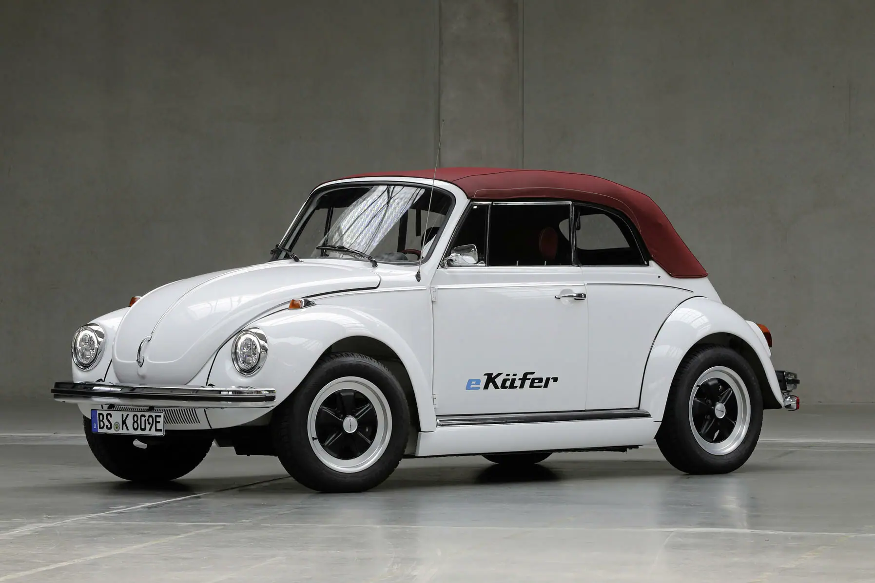 Naujas senas Volkswagen eKäfer – legendinis vabalas virto elektromobiliu