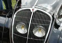 Kodėl Peugeot 402 žibintai buvo paslėpti už grotelių?