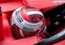 Kaip lenktynių metu F1 pilotai nusivalo šalmo stiklą?