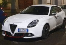 Kodėl Alfa Romeo atsisako tradicinio numerių montavimo kairėje?