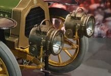 Ankstyvieji automobilių žibintai buvo pildomi vandeniu