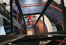 Ar spiraliniai laiptai turi tradicinę kryptį?