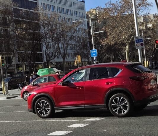 Kodėl raudoni Mazda automobiliai taip gražiai spindi?