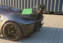 Kodėl automobilių sparnai dažnai tvirtinami iš viršaus?