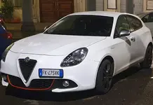 Kodėl galinės automobilio rankenėlės kartais yra prie lango?